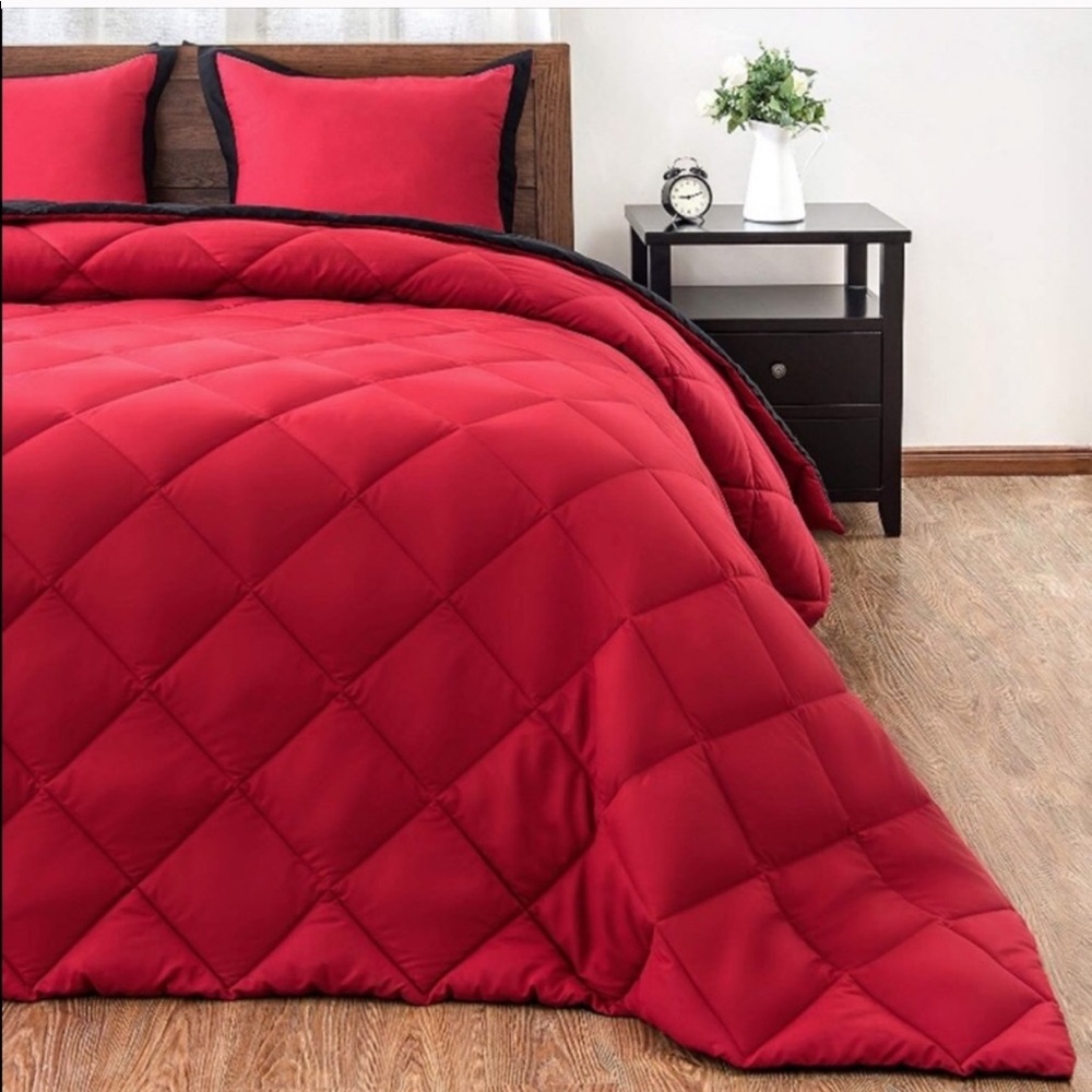 ❤️Reversible Red Comforter Set New ❤️ - Picture 3 of 5